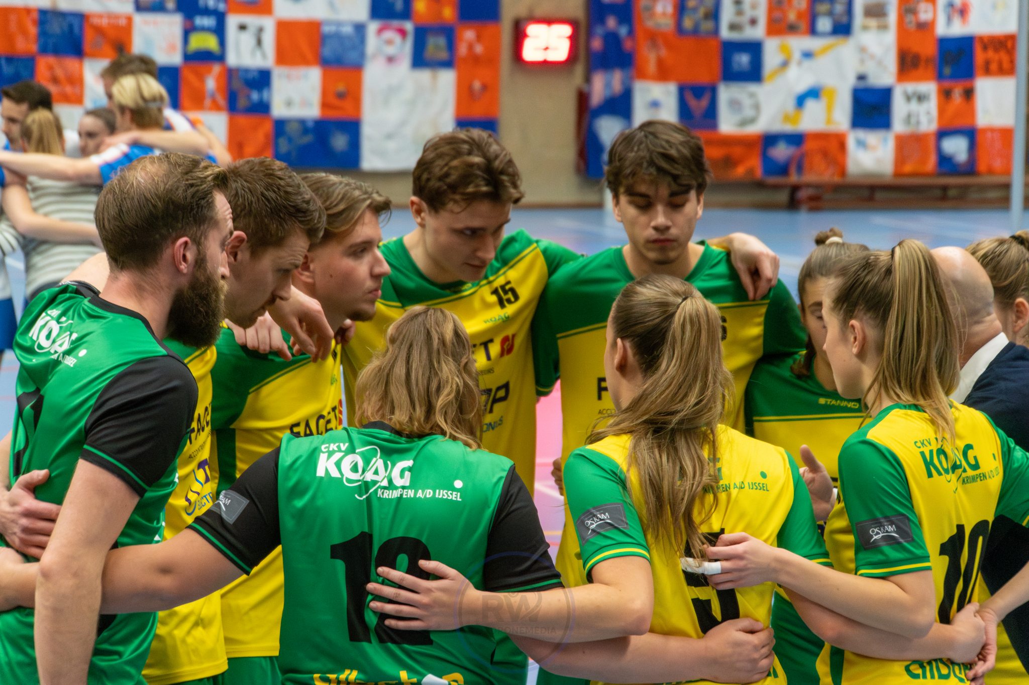 KOAG 1 heeft aan een hele goede eerste helft genoeg om ruim te winnen van De Meervogels